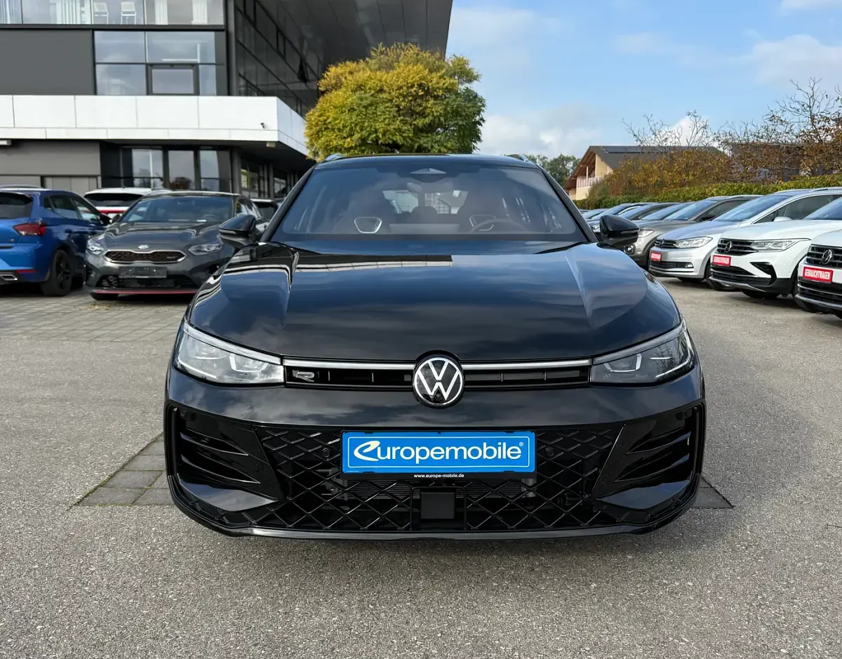 Neu VW Passat R-line 193 PS (141 kW) 2026 Grenadillschwarz metallic Kombi