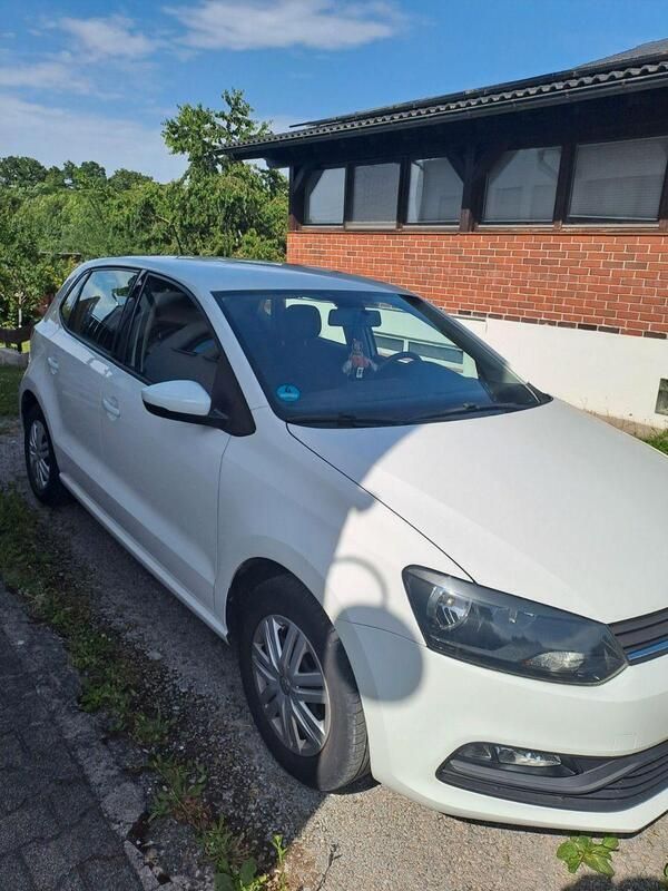 Weiß Gebraucht 2015 VW Polo Comfortline Kleinwagen | 7.600 € (Superpreis) - Bild 1/4