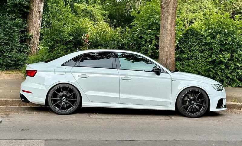 Weiß Gebraucht 2020 Audi RS3 Comfort Kleinwagen | 41.900 € (Fairer Preis) - Bild 1/4