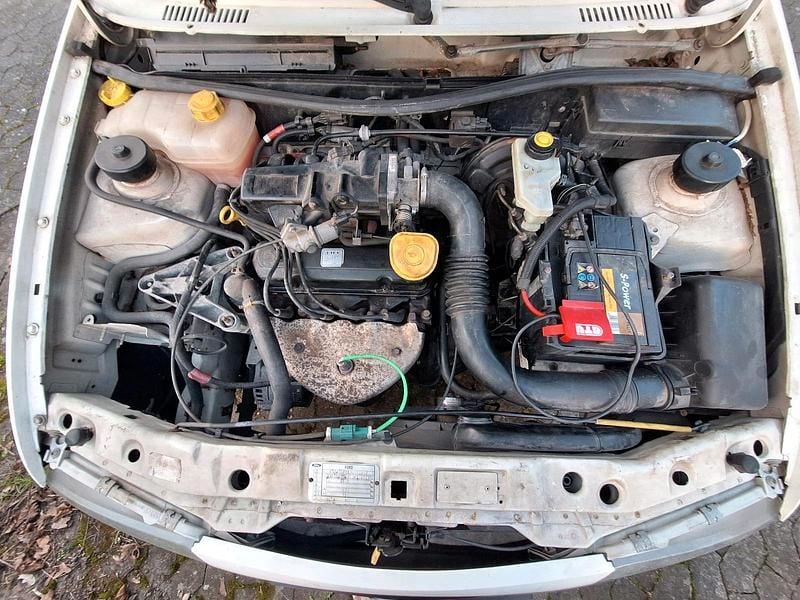 Gebraucht Ford Fiesta 50 PS (36 kW) 1998 Weiß Kleinwagen