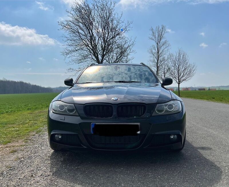 Schwarz Gebraucht 2012 BMW 330 Exclusive Kombi | 10.000 € (Guter Preis) - Bild 1/4