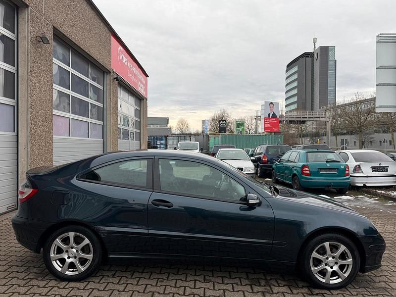 Gebraucht Mercedes C180 143 PS (105 kW) 2007 Blau Coupé