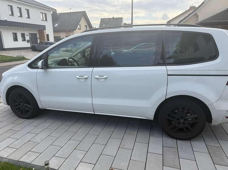 Weiß Gebraucht 2018 Seat Alhambra 4Drive Van / Kleinbus | 20.000 € (Fairer Preis) - Bild 1/4