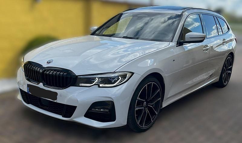 Weiß Gebraucht 2019 BMW 330 M Sport Kombi | 33.400 € (Fairer Preis) - Bild 1/4