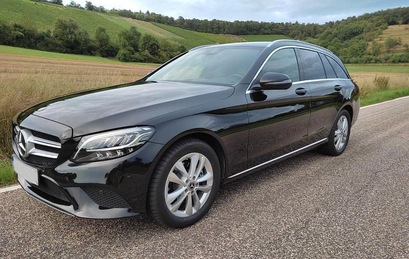 Schwarz Gebraucht 2019 Mercedes C220 Avantgarde Kombi | 22.650 € (Guter Preis) - Bild 1/4