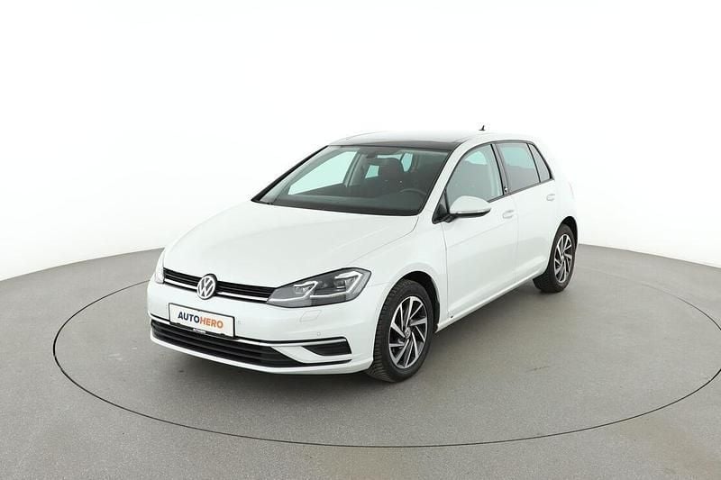Weiß Gebraucht 2018 VW Golf VII Sound Limousine | 12.720 € (Guter Preis) - Bild 1/4