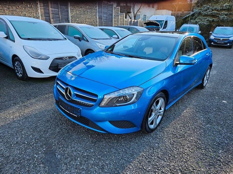 Blau Gebraucht 2013 Mercedes A200 Limousine | 13.500 € (Fairer Preis) - Bild 1/4