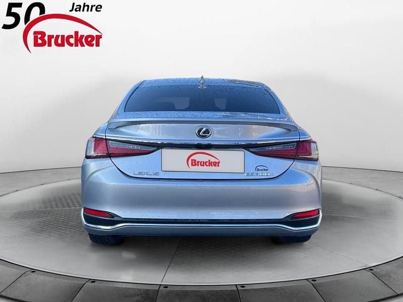Gebraucht Lexus ES300H Business Edition 218 PS (160 kW) 2023 Silber Limousine
