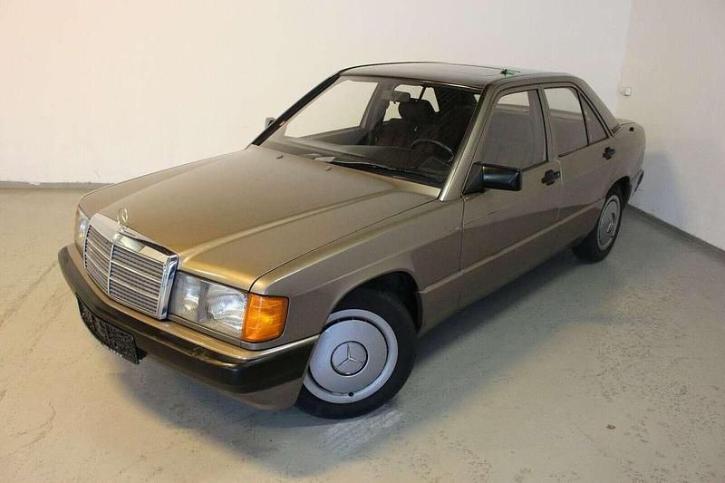Braun Gebraucht 1990 Mercedes 190 Limousine | 14.890 € - Bild 1/4