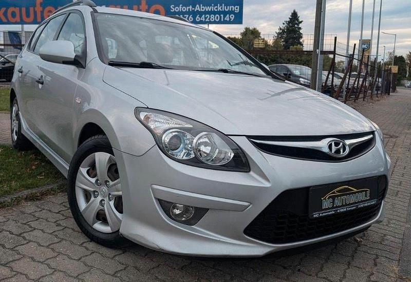 Grau Gebraucht 2011 Hyundai i30 Kombi | 1.250 € (Superpreis) - Bild 1/4