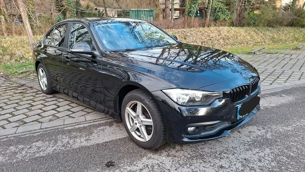 Gebraucht BMW 318 Advantage 136 PS (100 kW) 2017 Schwarz Limousine