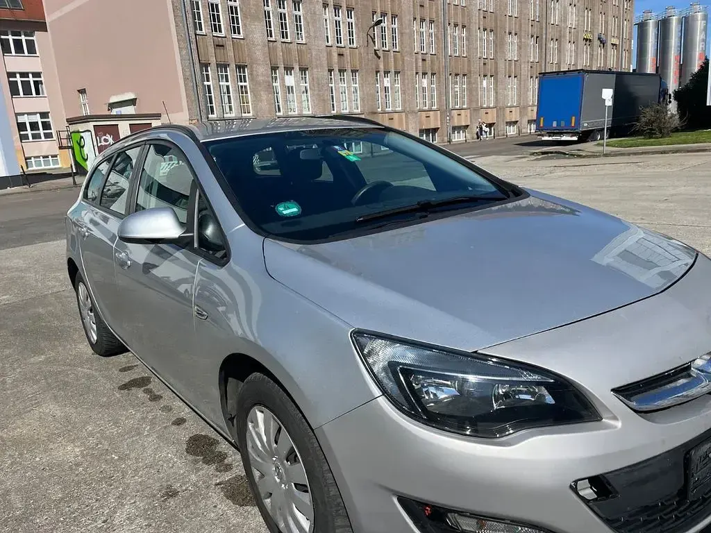 Gebraucht Opel Astra Selection 110 PS (80 kW) 2014 Silber Kombi