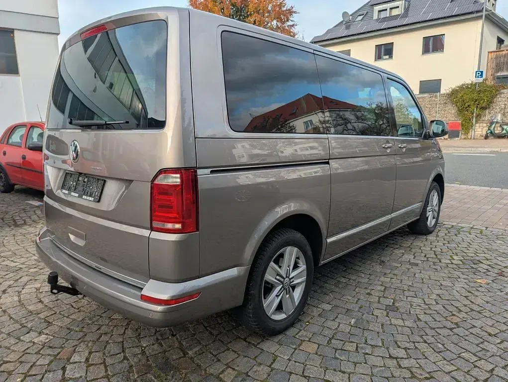Gebraucht VW Multivan 150 PS (110 kW) 2016 Beige Van / Kleinbus