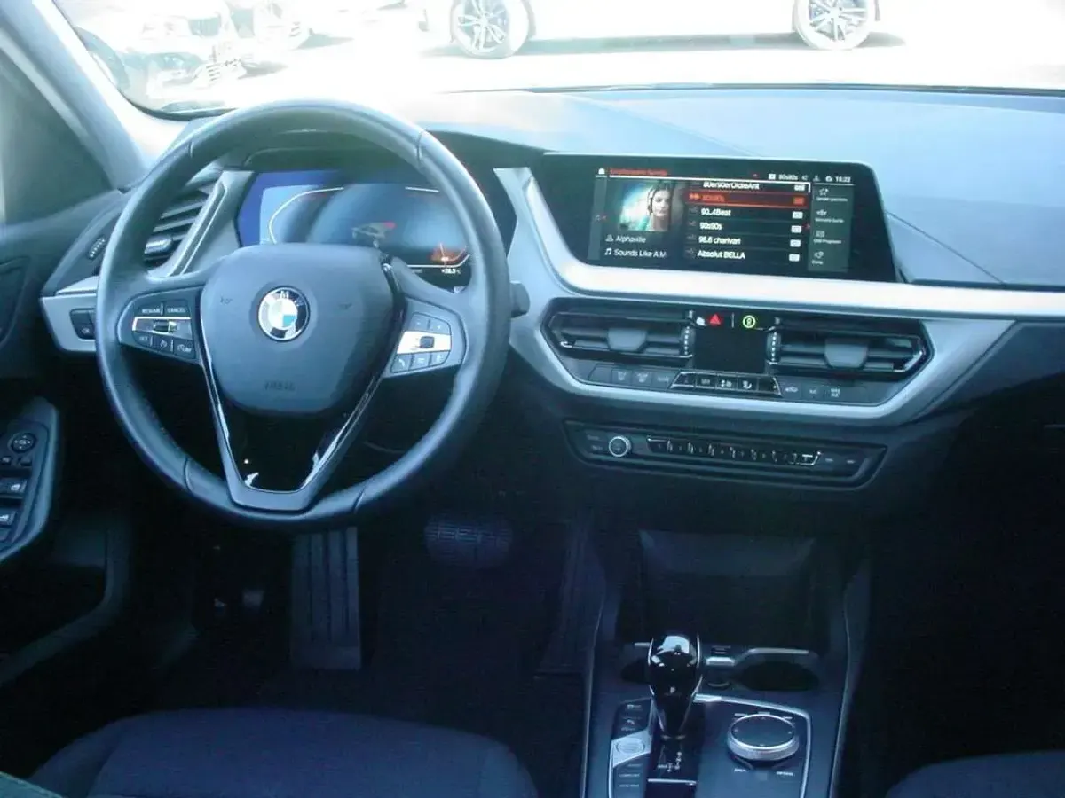 Gebraucht BMW 118 Advantage 136 PS (100 kW) 2022 Schwarz ii Limousine