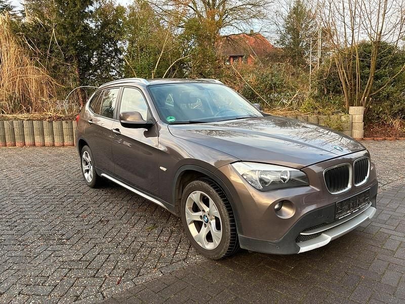Braun Gebraucht 2010 BMW X1 SUV | 4.500 € - Bild 1/4