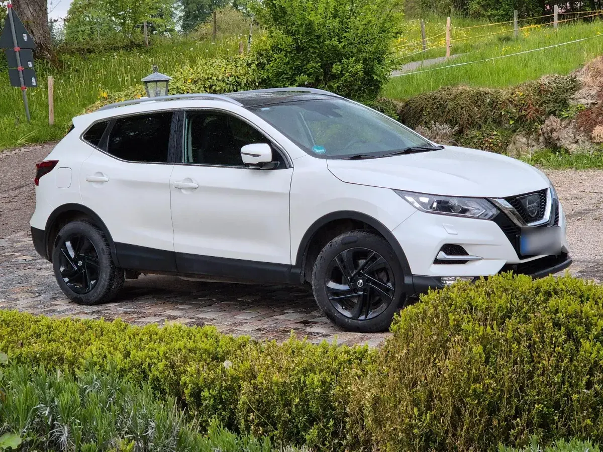 Gebraucht Nissan Qashqai 115 PS (84 kW) 2017 Weiß SUV