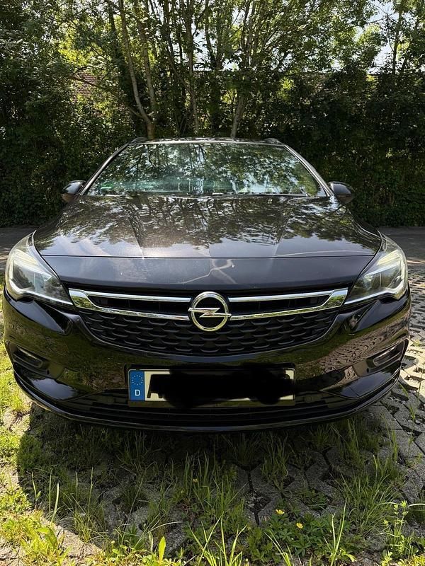 Schwarz Gebraucht 2017 Opel Astra Kombi | 6.800 € (Etwas zu teuer) - Bild 1/4