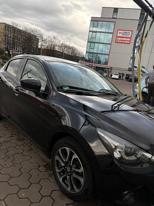 Gebraucht Mazda 2 Exclusive-Line 90 PS (66 kW) 2016 Schwarz Limousine