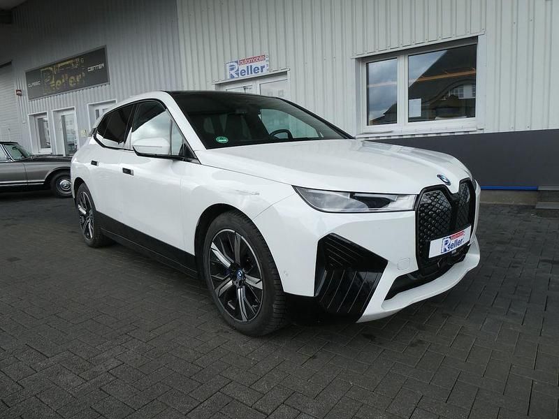 Weiß Gebraucht 2023 BMW iX M Sport SUV | 55.900 € (Superpreis) - Bild 1/4