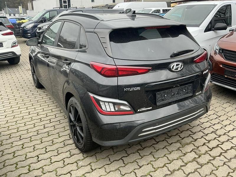 Gebraucht Hyundai Kona Trend 100 kW (136 PS) 2022 Schwarz SUV