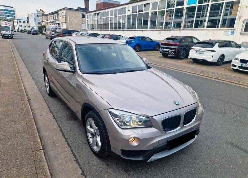 Grau Gebraucht 2013 BMW X1 SUV | 14.299 € (Fairer Preis) - Bild 1/4