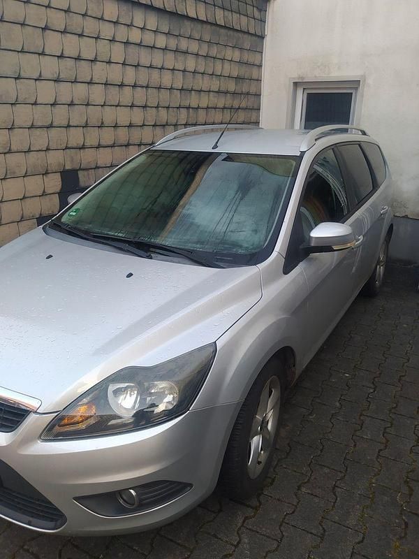 Gebraucht Ford Focus Style 125 PS (91 kW) 2009 Silber Kombi