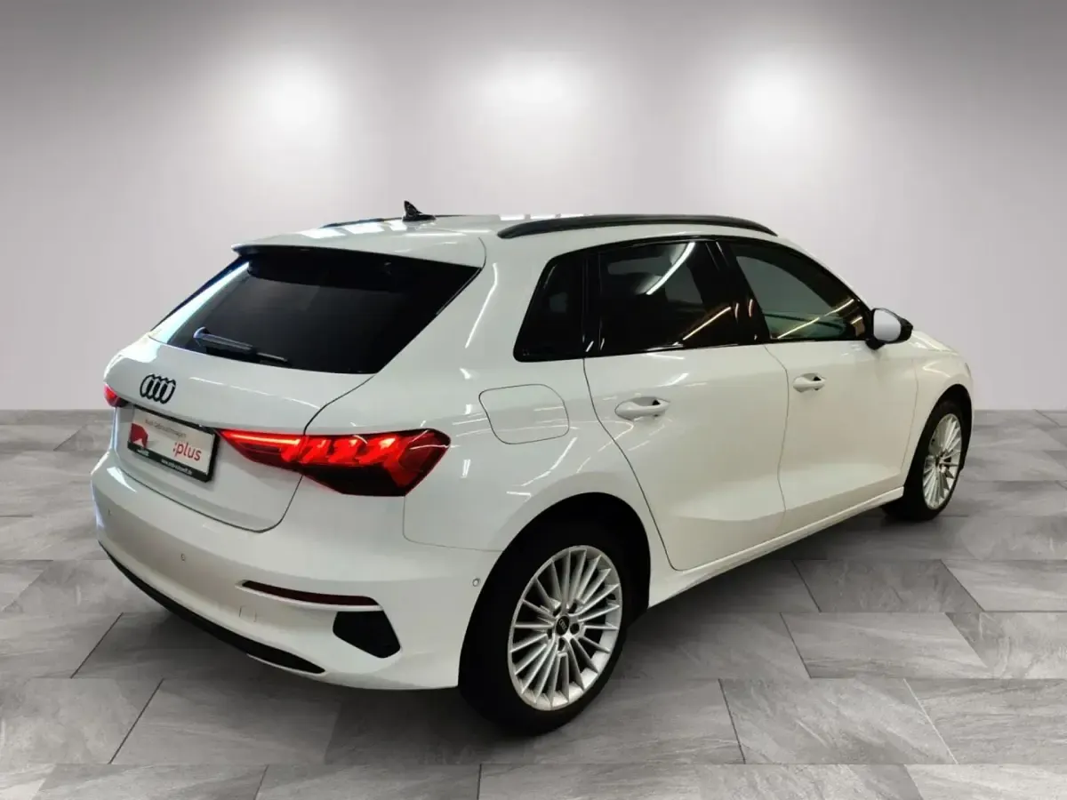 Gebraucht Audi A3 Sportback e-tron Ambiente 204 PS (150 kW) 2022 Ibisweiß Kleinwagen