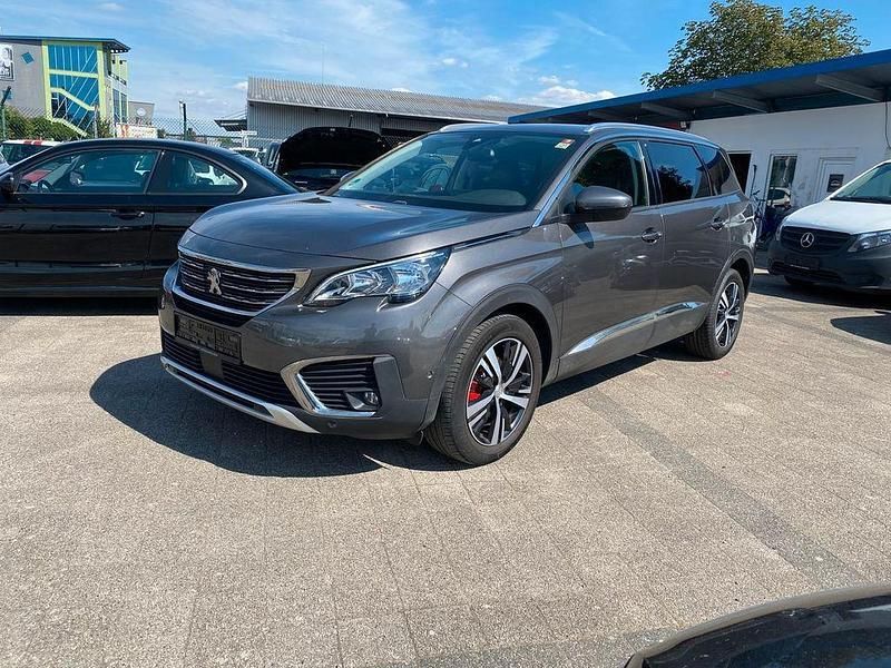 Grau Gebraucht 2018 Peugeot 5008 Allure Van / Kleinbus | 10.999 € (Superpreis) - Bild 1/4