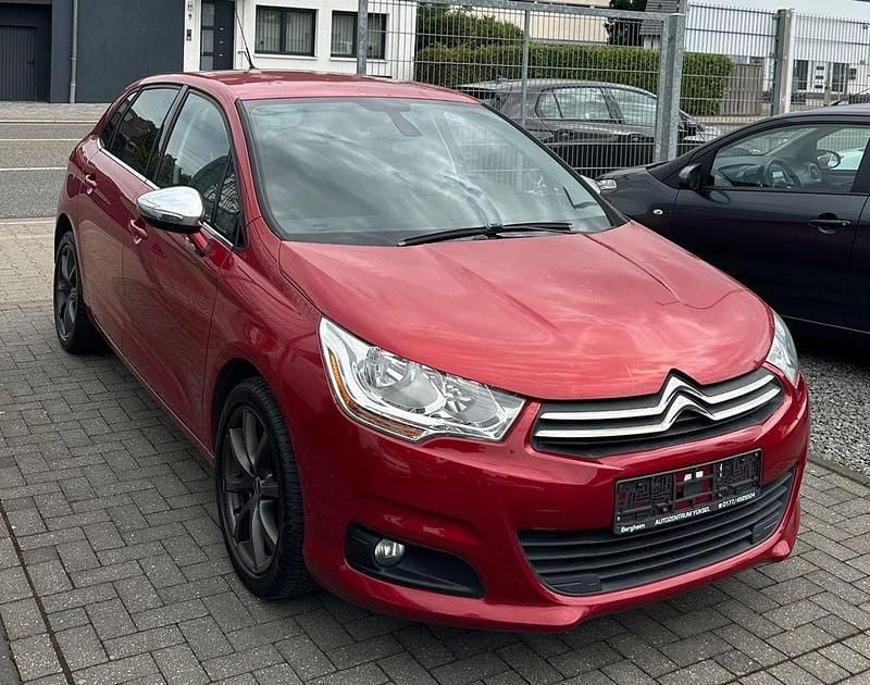 Rot Gebraucht 2014 Citroën C4 SELECTION Limousine | 5.400 € (Guter Preis) - Bild 1/4
