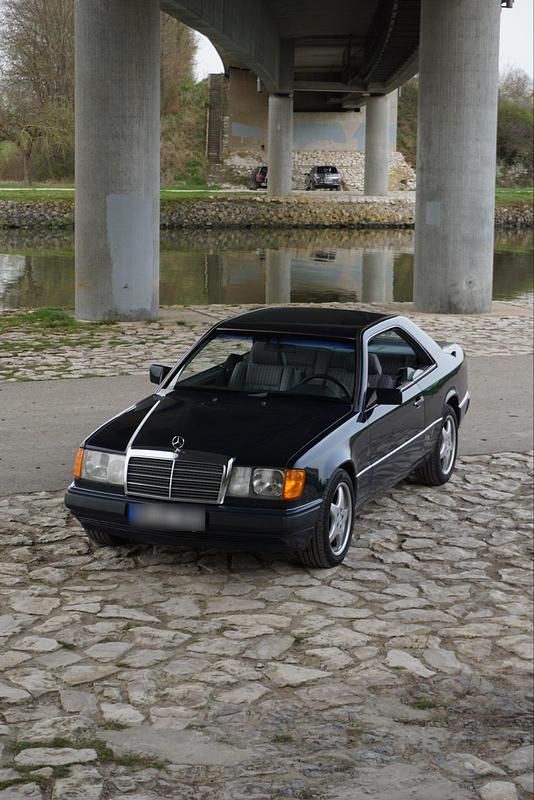 Gebraucht Mercedes E300 180 PS (132 kW) 1987 Blau Coupé