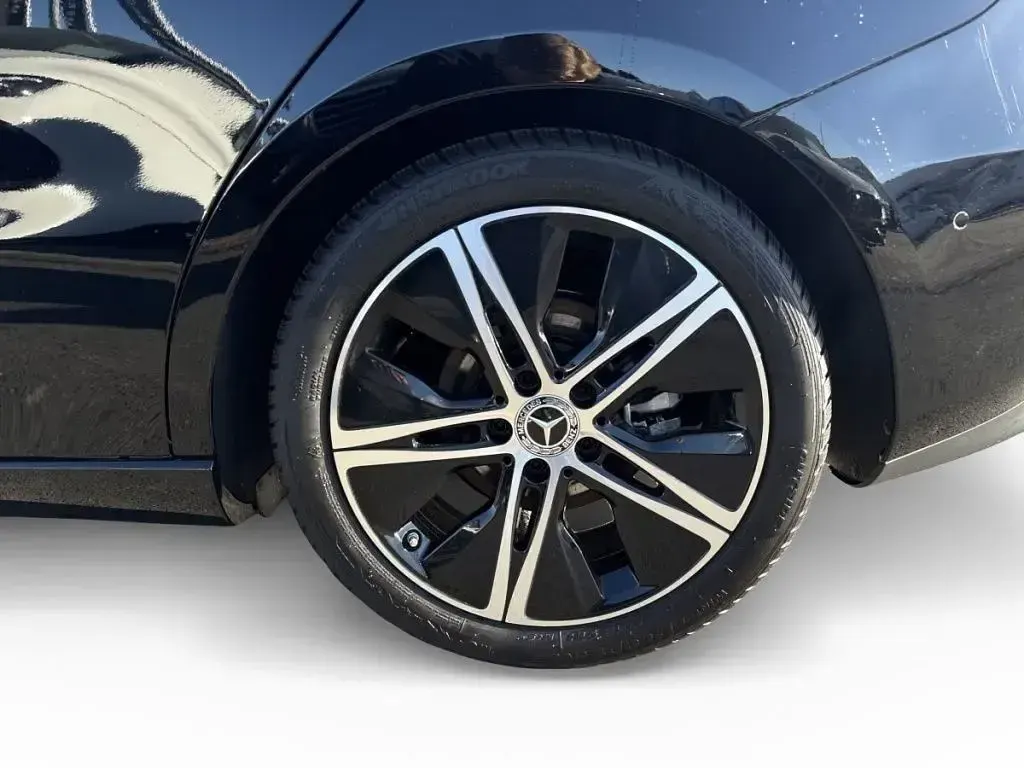 Gebraucht Mercedes B200 150 PS (110 kW) 2024 Schwarz Kleinwagen