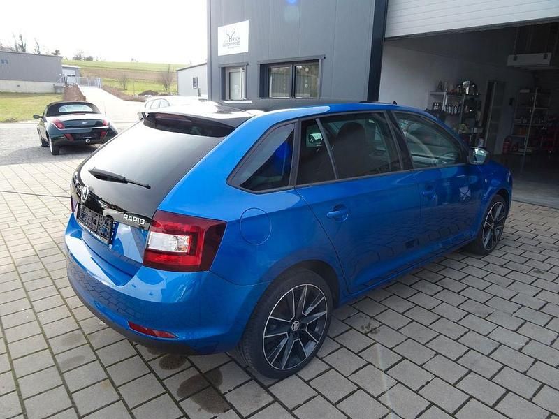 Gebraucht Skoda Rapid Style 105 PS (77 kW) 2014 Blau Kleinwagen