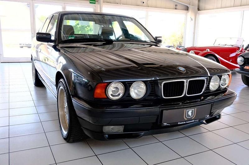 Schwarz Gebraucht 1993 BMW 540 Limousine | 14.500 € - Bild 1/3