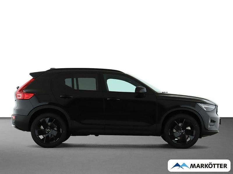 Neu Volvo XC40 Plus 163 PS (119 kW) 2026 Schwarz SUV