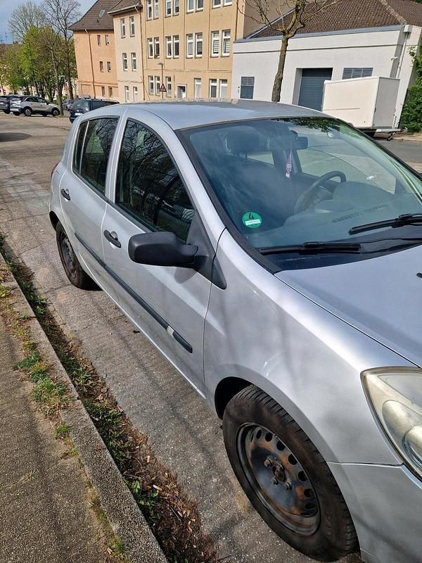 Gebraucht Renault Clio II 75 PS (55 kW) 2007 Silber Kleinwagen