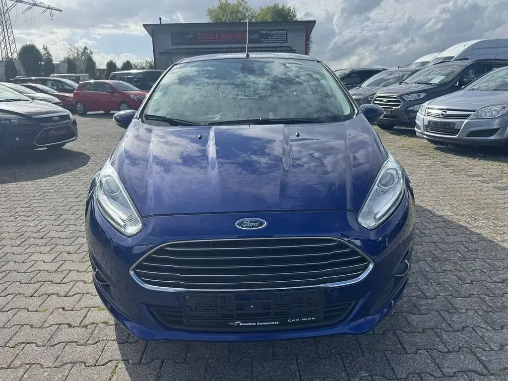Gebraucht Ford Fiesta Titanium 101 PS (74 kW) 2014 Blau Kleinwagen