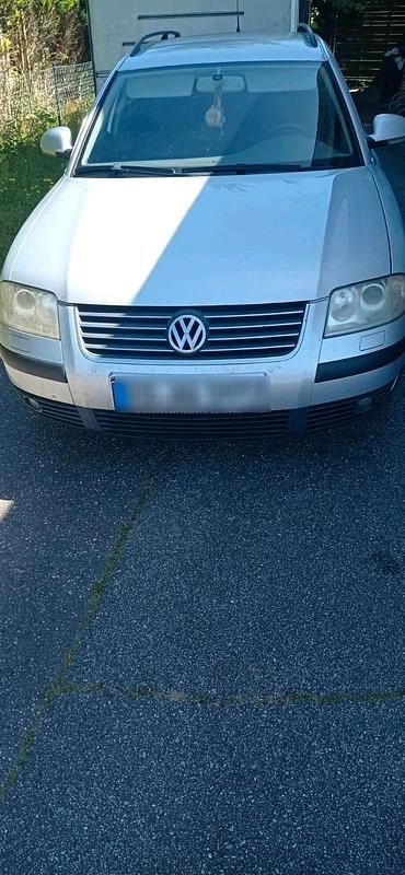 Silber Gebraucht 2004 VW Passat Kombi | 1.600 € (Fairer Preis) - Bild 1/4