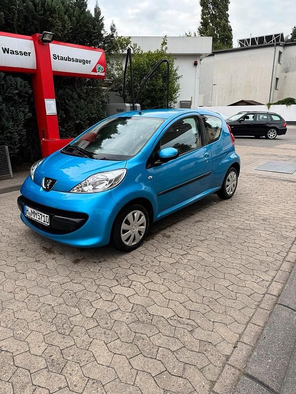 Blau Gebraucht 2008 Peugeot 107 Kleinwagen | 2.400 € (Fairer Preis) - Bild 1/4