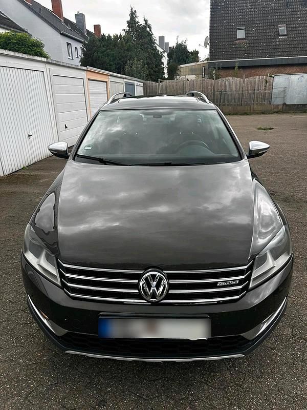 Braun Gebraucht 2012 VW Passat Alltrack Kombi | 10.500 € (Fairer Preis) - Bild 1/4