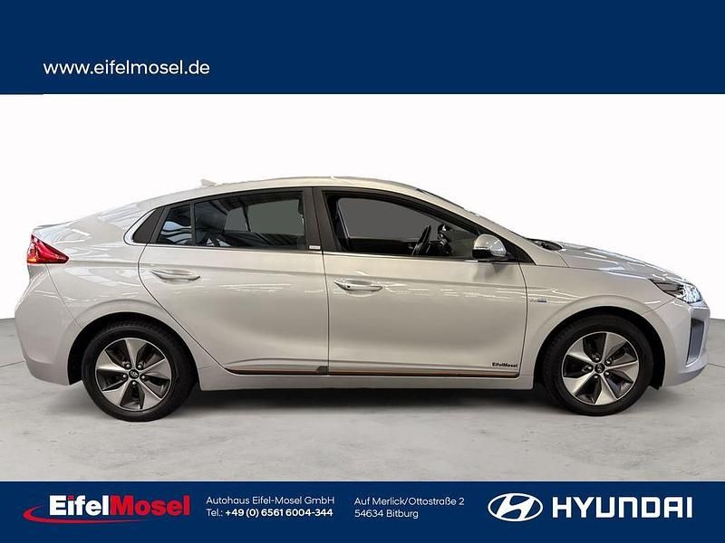 Gebraucht Hyundai Ioniq Premium 88 kW (120 PS) 2020 Silber Kleinwagen