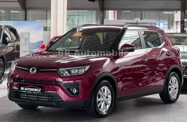 Gebraucht SsangYong Tivoli 163 PS (119 kW) 2019 Rot SUV
