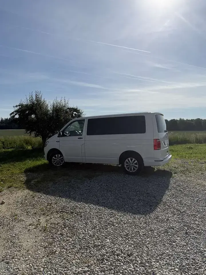 Gebraucht VW Multivan Trendline 150 PS (110 kW) 2019 Weiß Van / Kleinbus