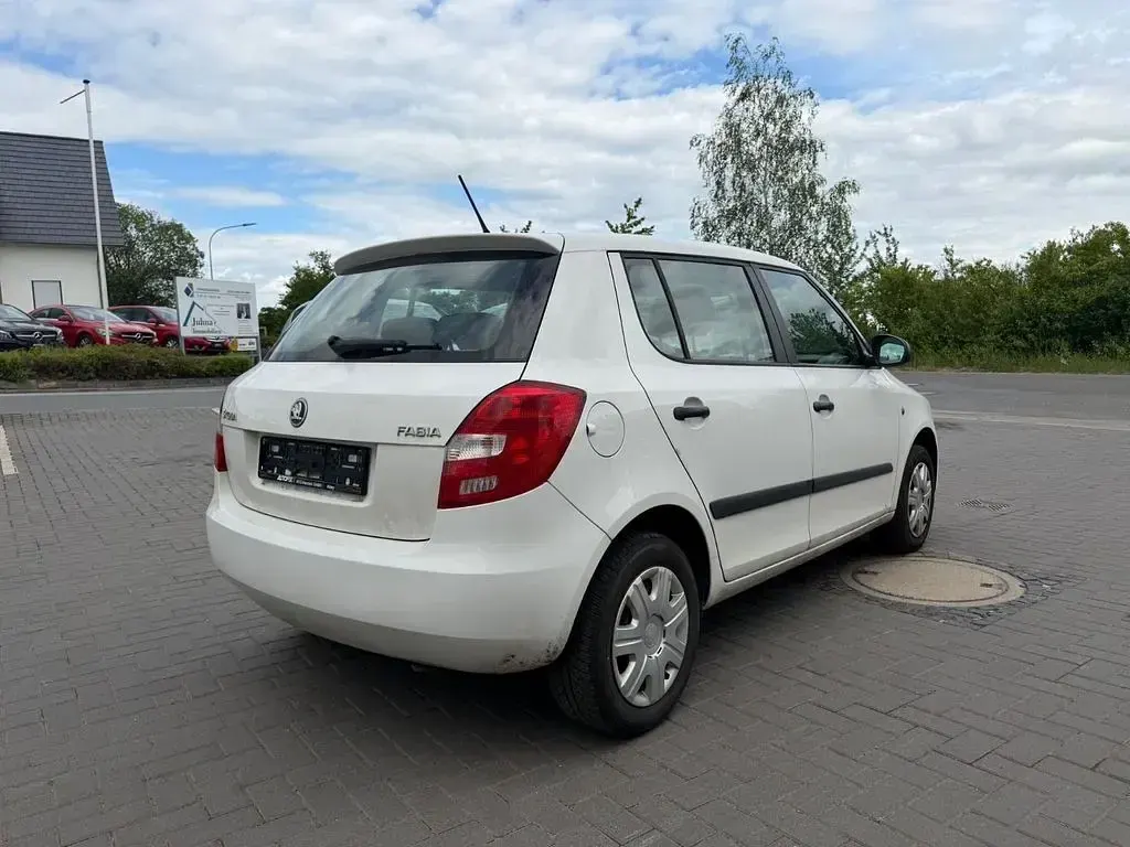 Gebraucht Skoda Fabia Cool Edition 69 PS (50 kW) 2013 Weiß Limousine