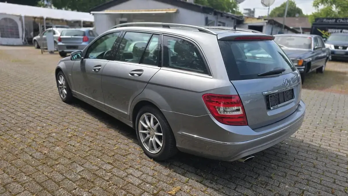 Gebraucht Mercedes C220 170 PS (125 kW) 2011 Grau Kombi