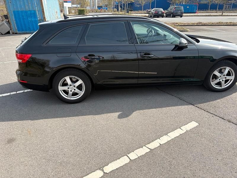 Gebraucht Audi A4 150 PS (110 kW) 2018 Schwarz Kombi