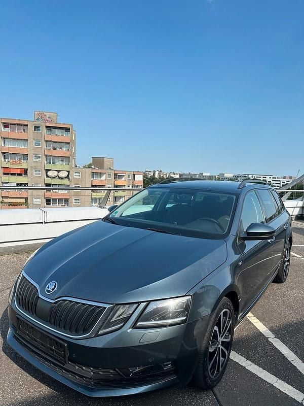Grau Gebraucht 2019 Skoda Octavia Kombi | 7.600 € (Guter Preis) - Bild 1/4