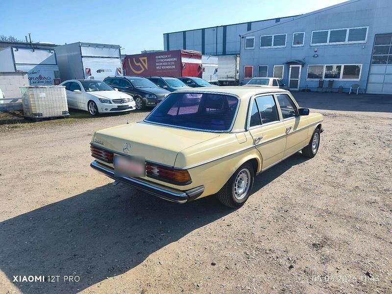 Gebraucht Mercedes 240 1976 Gelb Limousine