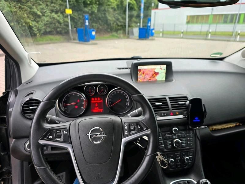 Grau Gebraucht 2012 Opel Meriva Van / Kleinbus | 4.500 € (Etwas zu teuer) - Bild 1/4