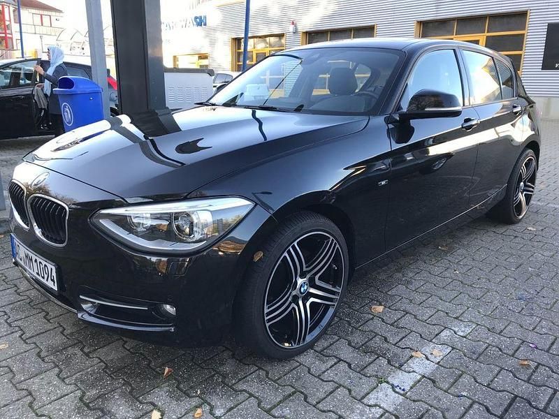 Gebraucht BMW 118 Sport Line 143 PS (105 kW) 2014 Schwarz Kleinwagen