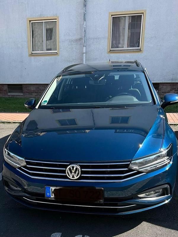 Blau Gebraucht 2020 VW Passat Business Limousine | 16.300 € - Bild 1/4